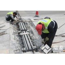 橋頭跳車現(xiàn)象是橋梁伸縮縫的什么問(wèn)題導(dǎo)致的呢？