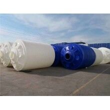 PE水箱 純水水箱 污水水箱 重慶水箱生產(chǎn)廠家 塑料水箱產(chǎn)品常用名稱：塑料水箱、PE水箱、PE桶、蓄水箱、儲(chǔ)水箱、PE儲(chǔ)罐、塑料儲(chǔ)罐、清洗水箱、塑料水箱儲(chǔ)罐、聚乙烯水箱、反滲透塑料水箱、超濾水箱、原水